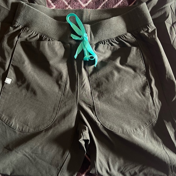 Figs  Fionlite material Joggers Size Small (Color Black) - Picture 9 of 14